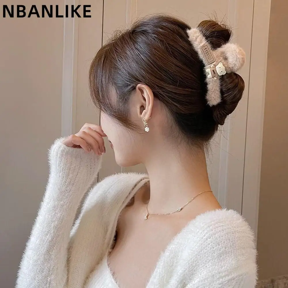 Fashion Autumn StyleCartoon Hair Claw Plush Shark Clip Female Ponytail Holder Hair Accessories
Fashion Autumn StyleCartoon Hair Claw Plush Shark Clip Female Ponytail Holder Hair Accessories