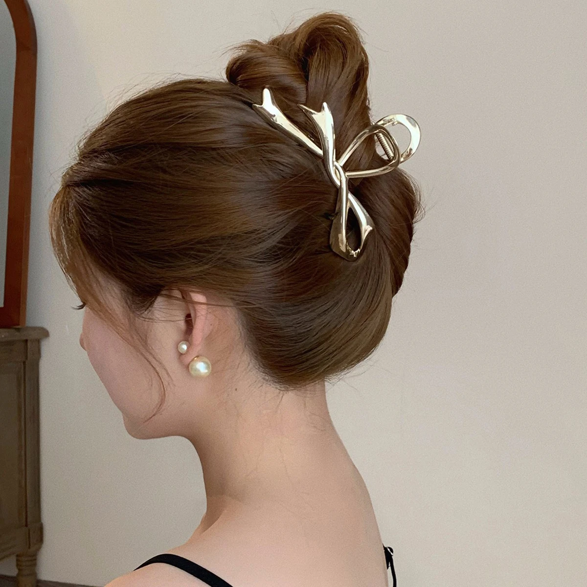 Korean Woman Large Metal Irregular Bow Hair Claw Ladies Barrettes Hairgrip Girls Hair Clips Headwear Fashion Hair Accessories
Korean Woman Large Metal Irregular Bow Hair Claw Ladies Barrettes Hairgrip Girls Hair Clips Headwear Fashion Hair Accessories