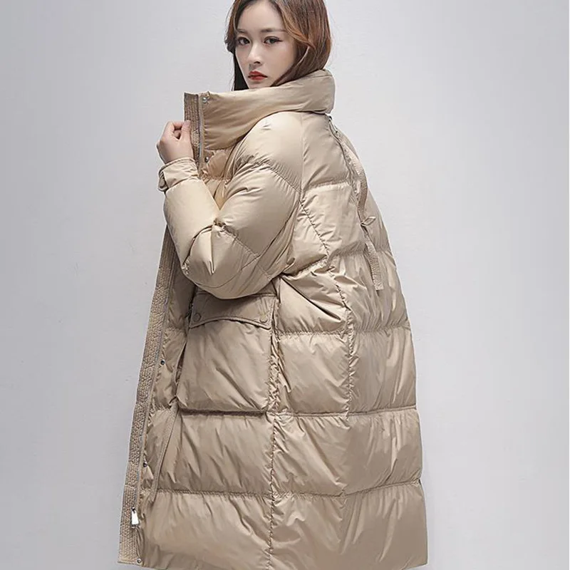 2023 New Large Pocket Stand Collar Mid-Length Winter Fashion over the Knee Loose Thick White Duck down Trendy Coat
2023 New Large Pocket Stand Collar Mid-Length Winter Fashion over the Knee Loose Thick White Duck down Trendy Coat