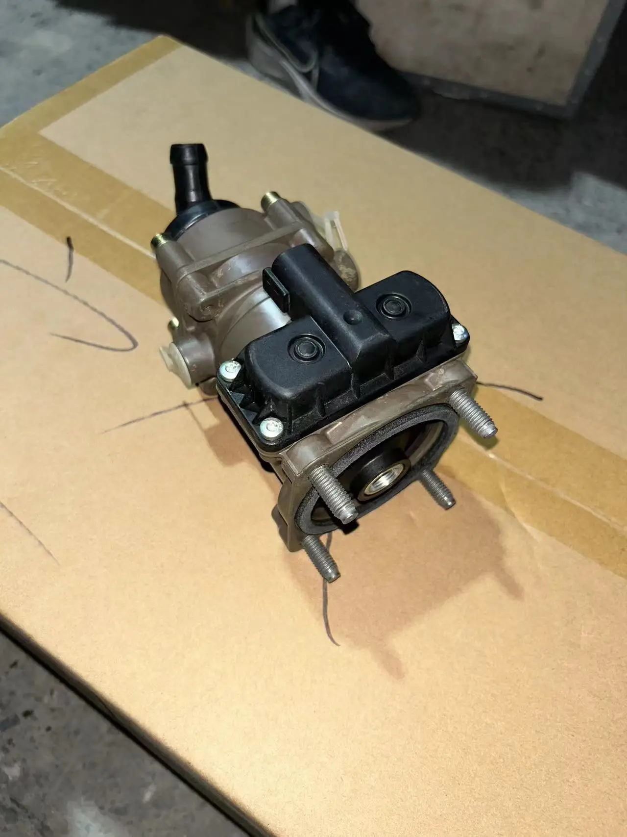 K040159 20456400, 21390585 EBS Foot Brake Module V-OLVO S-CANIA D-AF European truck Parts
K040159 20456400, 21390585 EBS Foot Brake Module V-OLVO S-CANIA D-AF European truck Parts