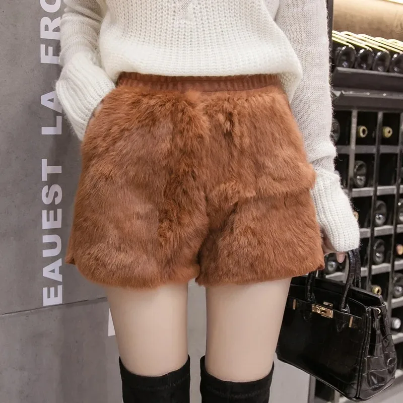 Luxurious High Street Winter Warm Real Rabbit Fur Shorts Thermal Wool Short Trousers Fashion Casual Black Short Pants 2023 New
Luxurious High Street Winter Warm Real Rabbit Fur Shorts Thermal Wool Short Trousers Fashion Casual Black Short Pants 2023 New