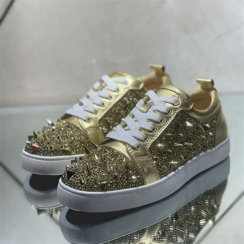 

Fashion Luxury Gold Crystal Diamonds Red Bottoms Rivets Low Tops Shoes For Men Casual Flats Loafers Women Brands Spikes Sneakers