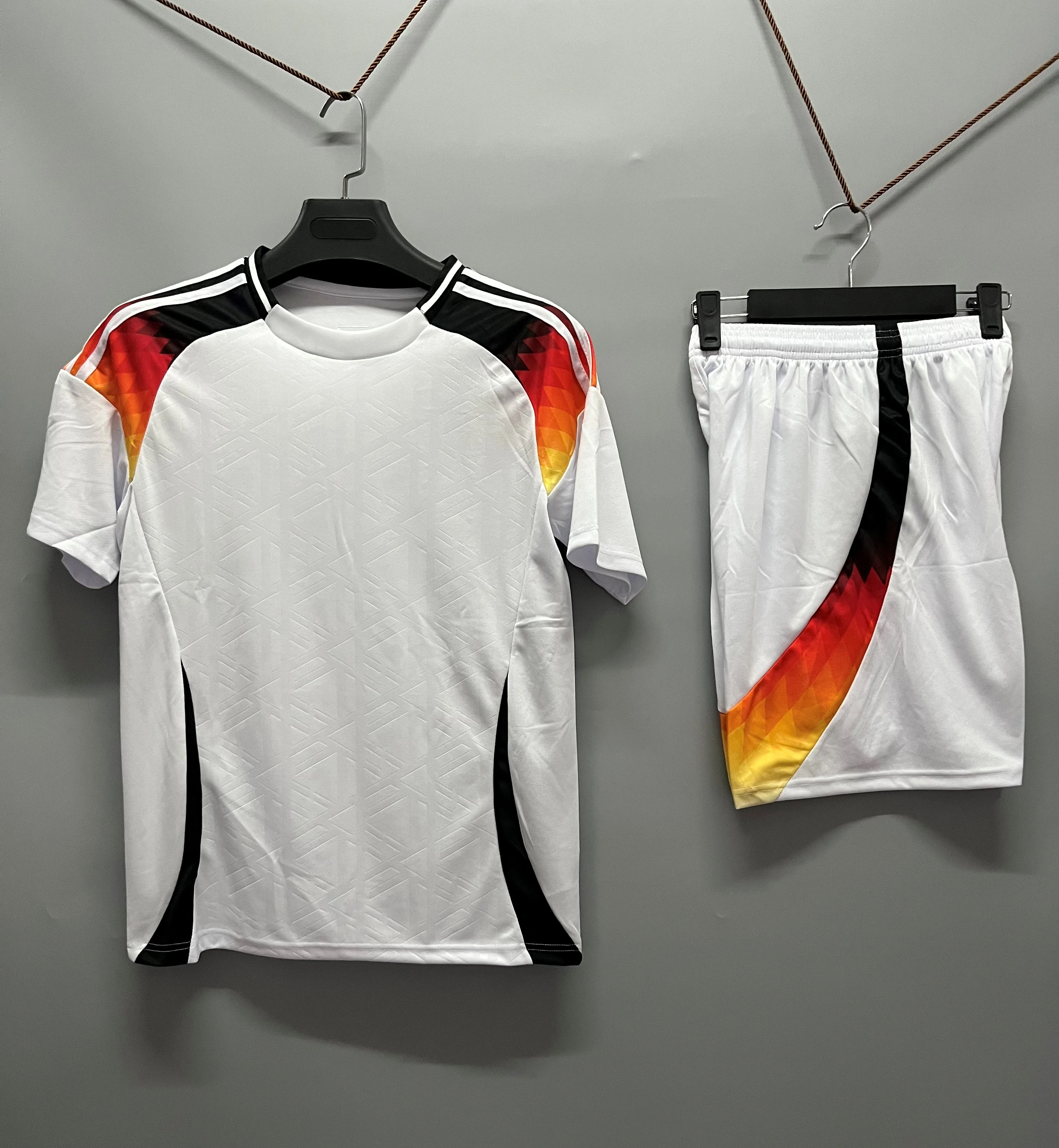 2024 Summer Footballer Game New Kids Breathable Sports Short Sleeve Sets High Quality Slim Fit Outdoor Jersey for Boys and Girls
2024 Summer Footballer Game New Kids Breathable Sports Short Sleeve Sets High Quality Slim Fit Outdoor Jersey for Boys and Girls
