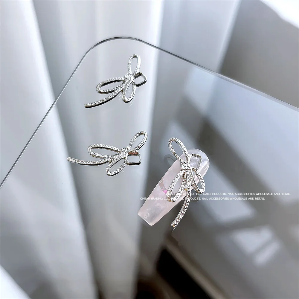 Квадратный рот с бриллиантами инновационный прочный и износостойкий простой и стильный праздничный дизайн удобно носить
Квадратный рот с бриллиантами инновационный прочный и износостойкий простой и стильный праздничный дизайн удобно носить