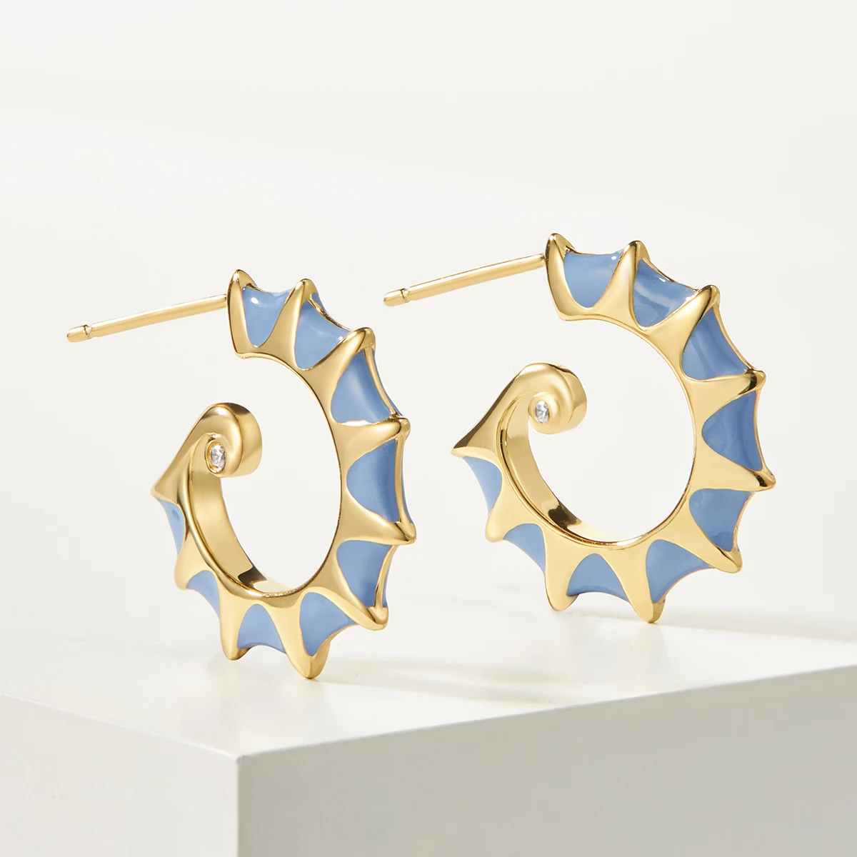 14 Yellow Gold Fine Jewelry Fashion Women Earring CZ Zircon Blue Sea Shell Marine Life 925 Sterling Silver Chunky J-Hoop Earring
14 Yellow Gold Fine Jewelry Fashion Women Earring CZ Zircon Blue Sea Shell Marine Life 925 Sterling Silver Chunky J-Hoop Earring