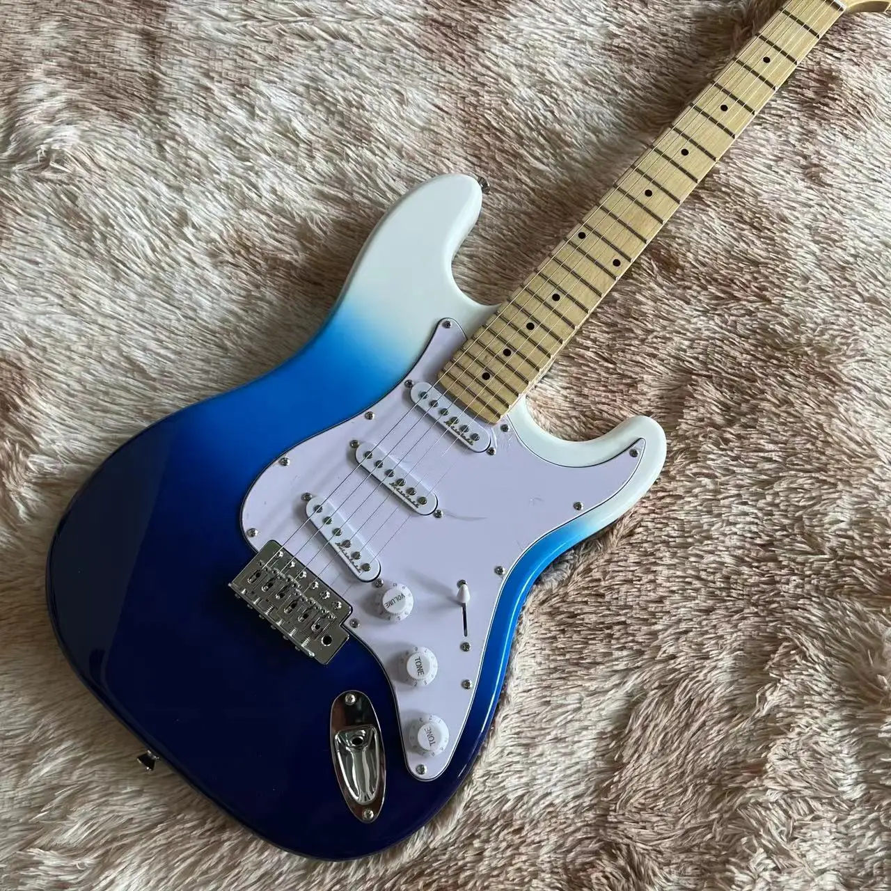 Blue color Retro st electric guitar Maple fingerboard High quality Handmade Guitarra
Blue color Retro st electric guitar Maple fingerboard High quality Handmade Guitarra
