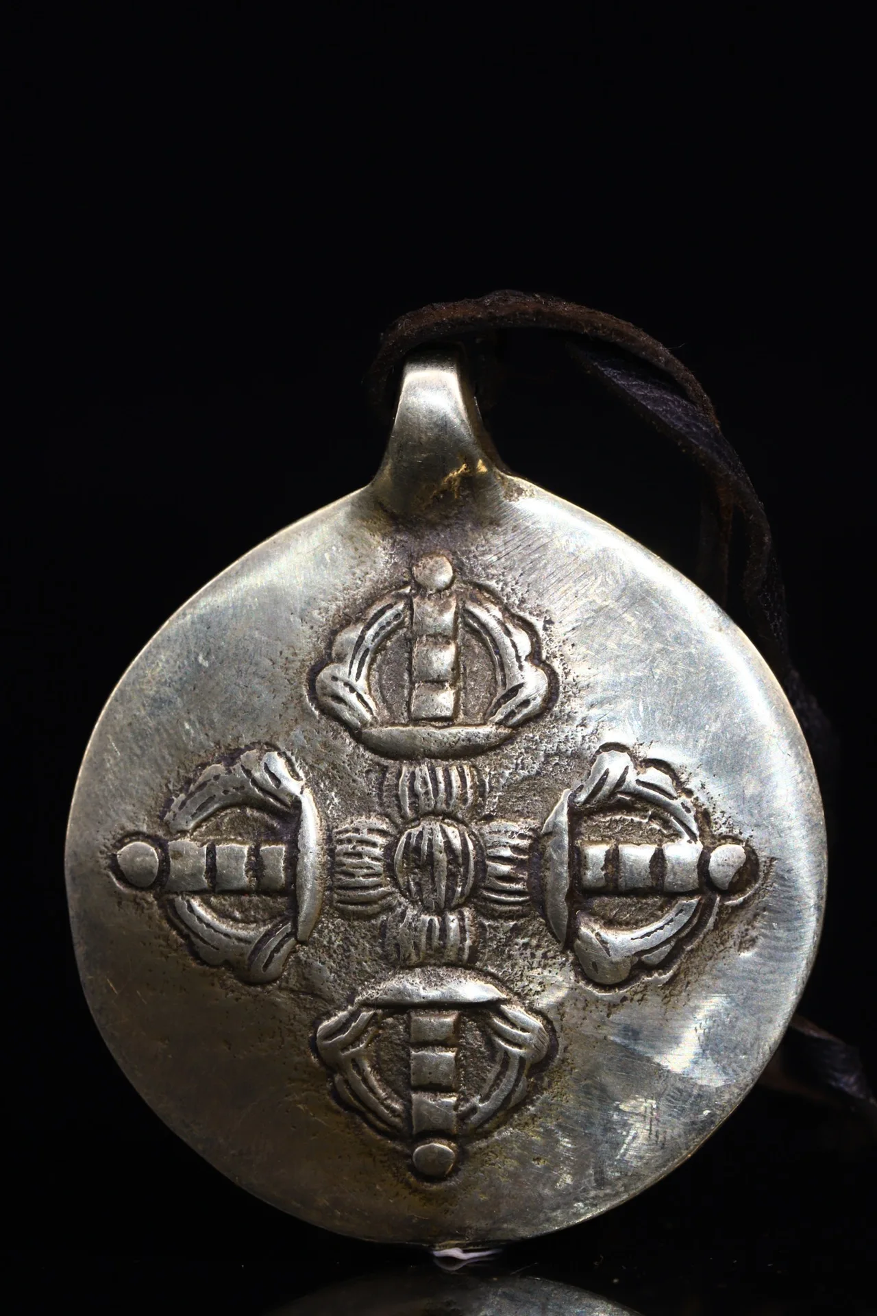 3"Tibetan Temple Collection Old Bronze cross Vajra Jiugong gossip Amulet pendant Town house Exorcism ward off evil spirits
3"Tibetan Temple Collection Old Bronze cross Vajra Jiugong gossip Amulet pendant Town house Exorcism ward off evil spirits