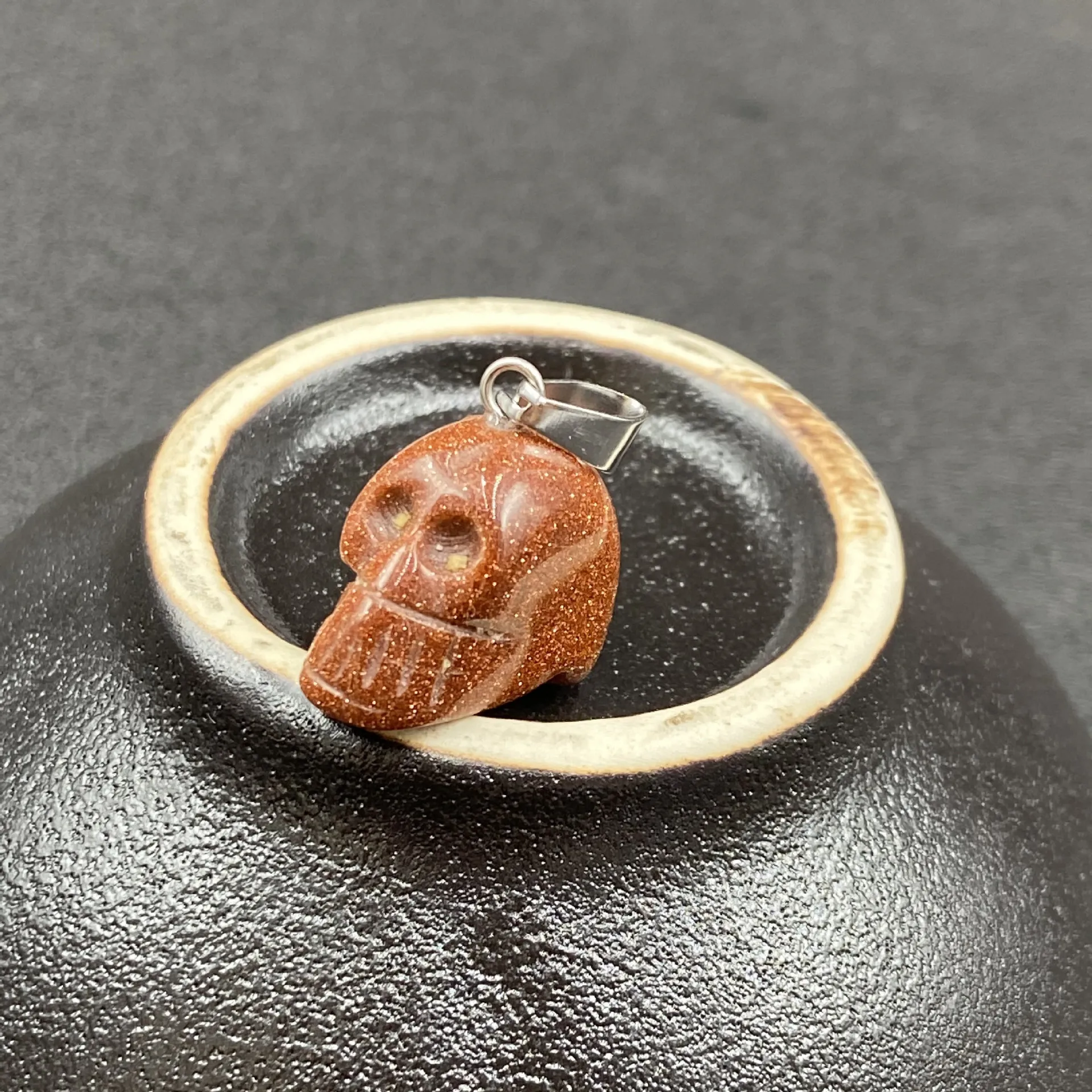 

2MZ99 Crystal tiger Eye agate skull carved semi-gem Skull Skull Ghost head necklace pendant Halloween accessory