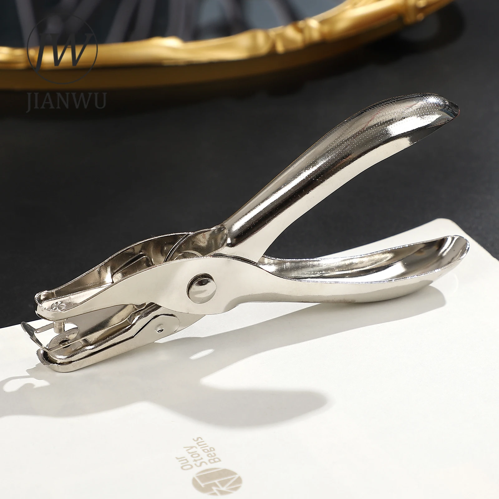 JIANWU 3 мм/6 мм бумага одно отверстие Дырокол машина бумажные дырочки металлические инструменты для скрапбукинга 
JIANWU 3 мм/6 мм бумага одно отверстие Дырокол машина бумажные дырочки металлические инструменты для скрапбукинга