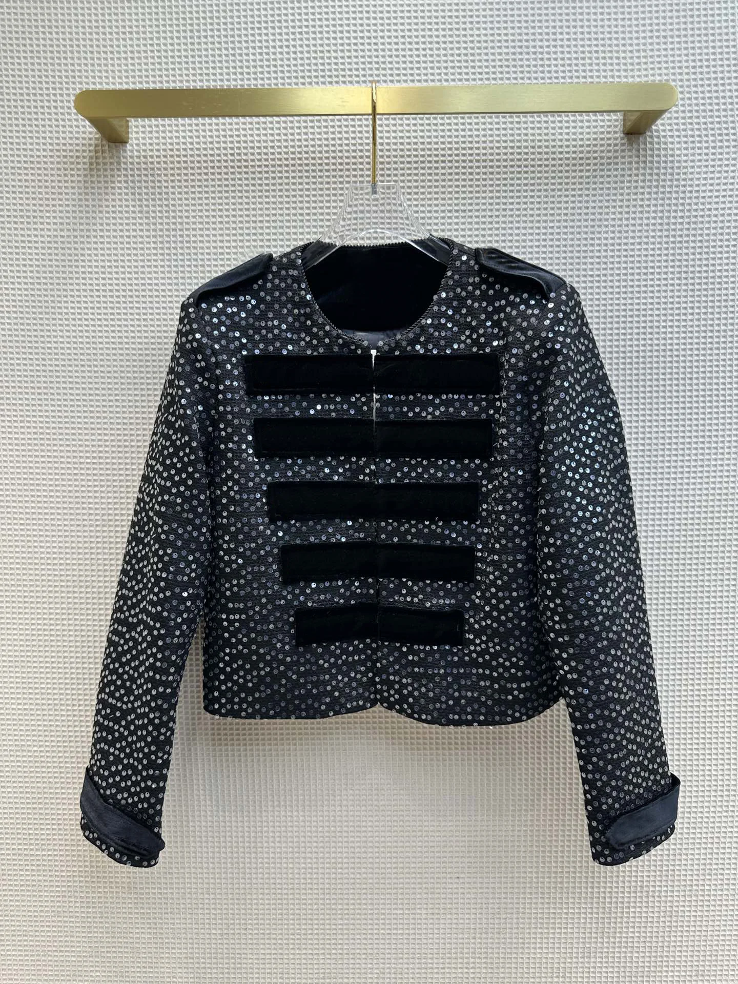 Gold button decorative beads embroidered small coat round collar design full of temperament818
Gold button decorative beads embroidered small coat round collar design full of temperament818
