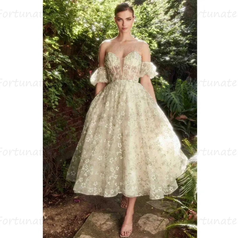 Short Graduation Holidays Dresses Tulle Sweetheart A-Line Homecoming Off Shoulder Backless Lace Applique Formal Party Prom Gown
Short Graduation Holidays Dresses Tulle Sweetheart A-Line Homecoming Off Shoulder Backless Lace Applique Formal Party Prom Gown