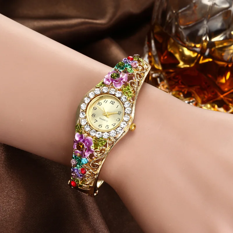 Vintage Painted Bracelet Watch Beautifully Hand-Painted Cloisonné Bracelet Watch for Women Diamond Watch
Vintage Painted Bracelet Watch Beautifully Hand-Painted Cloisonné Bracelet Watch for Women Diamond Watch
