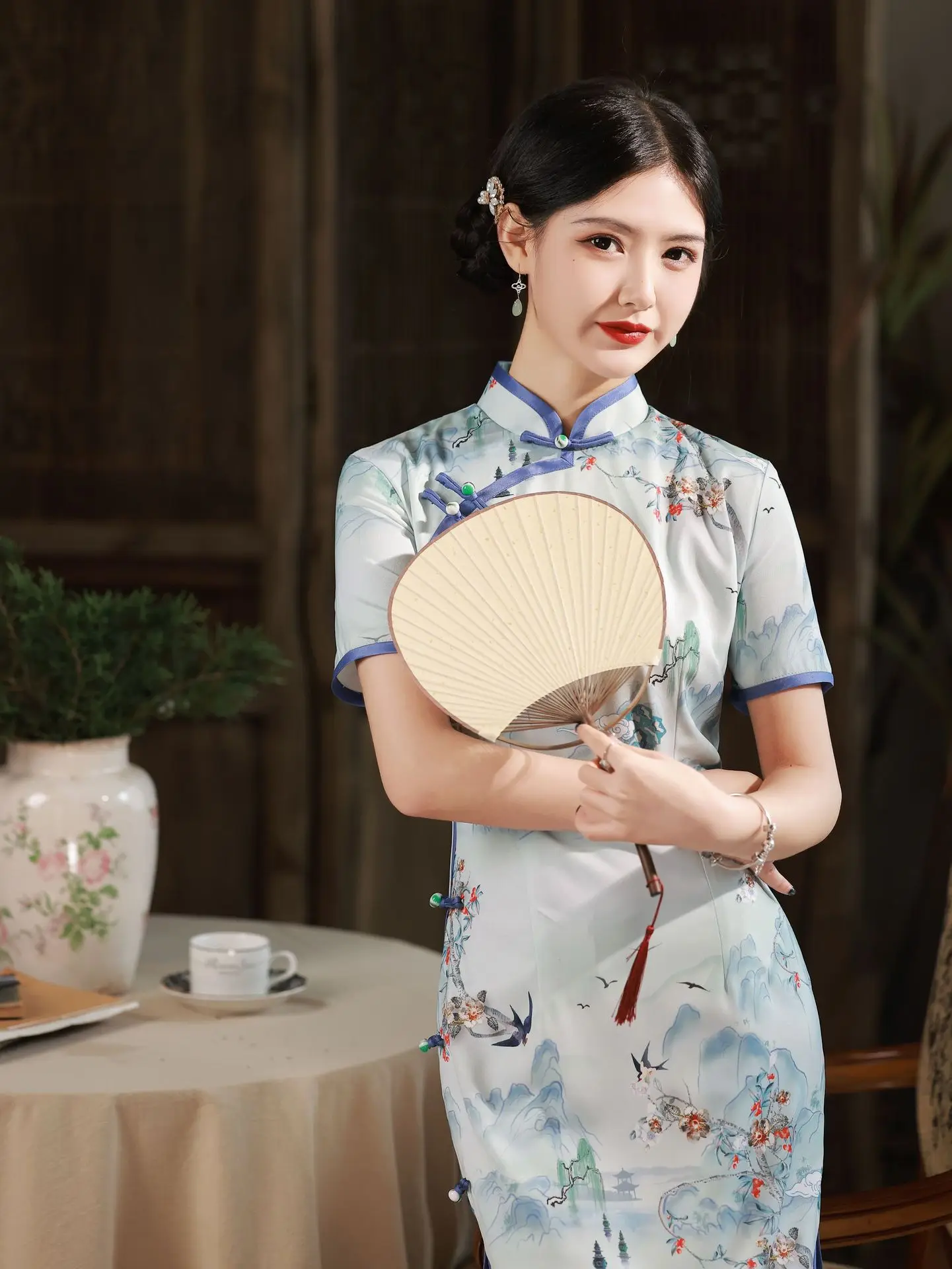 Summer Vintage Floral Print Qipao Chinese Style Modern Elegant Women Traditional Cheongsams Robe Orientale Vestido
Summer Vintage Floral Print Qipao Chinese Style Modern Elegant Women Traditional Cheongsams Robe Orientale Vestido