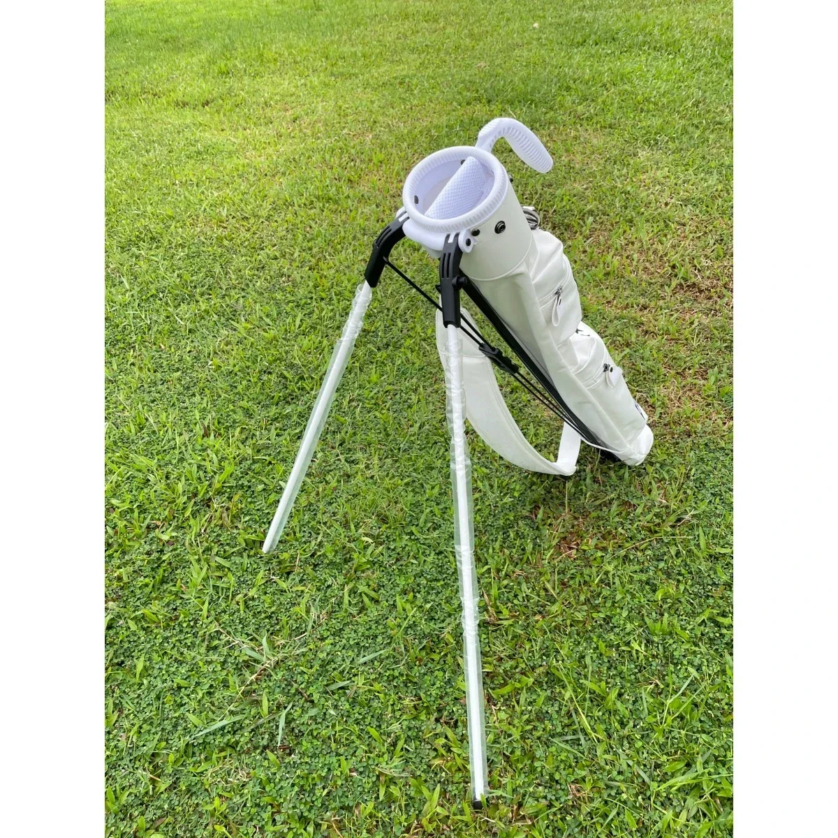 2024 Golf Bag New Lightweight Fashion High Quality Waterproof Golf Gun Stand Bag 골프백
2024 Golf Bag New Lightweight Fashion High Quality Waterproof Golf Gun Stand Bag 골프백
