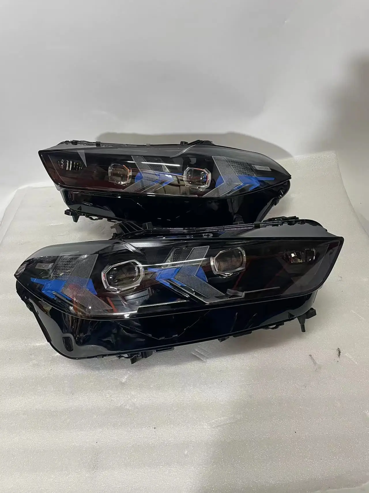 Подходит для фар BMW X5 2023-2024 BMW G18, лазерные лампы, высокая конфигурация, подключи и работай, обновление и модификация
Подходит для фар BMW X5 2023-2024 BMW G18, лазерные лампы, высокая конфигурация, подключи и работай, обновление и модификация