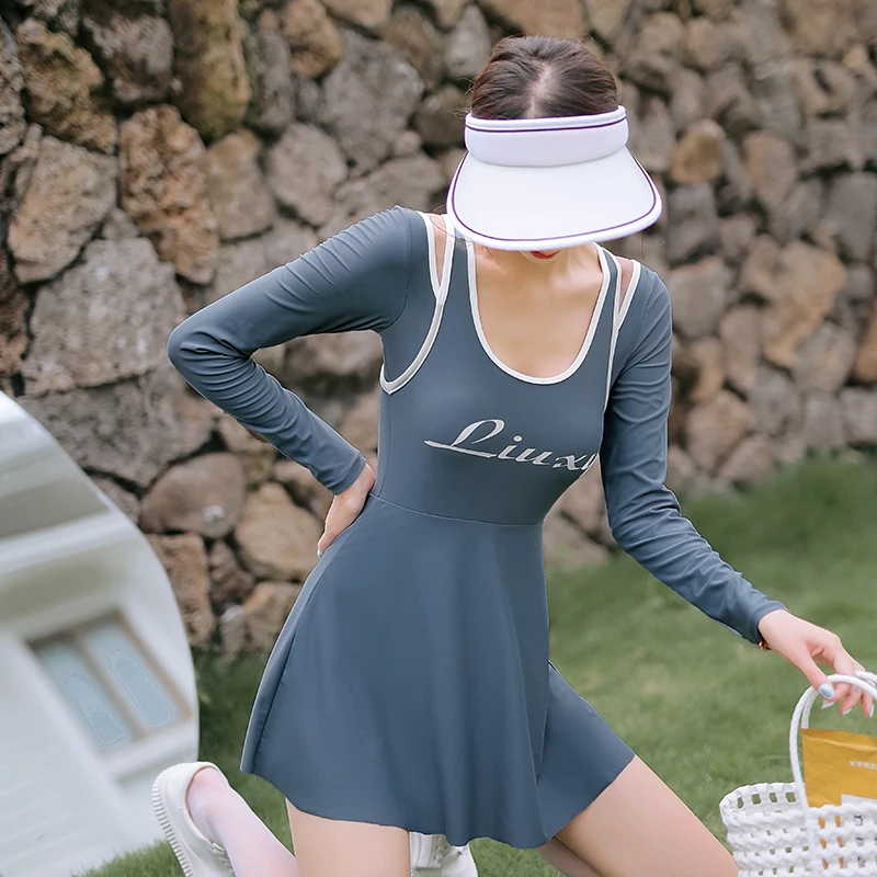 Women's Swimsuit 2022 New Korean One-piece Swimwear with Skirt Rashguard Sports Bathing Suits Long Sleeve Swimdress Beachwear
Women's Swimsuit 2022 New Korean One-piece Swimwear with Skirt Rashguard Sports Bathing Suits Long Sleeve Swimdress Beachwear