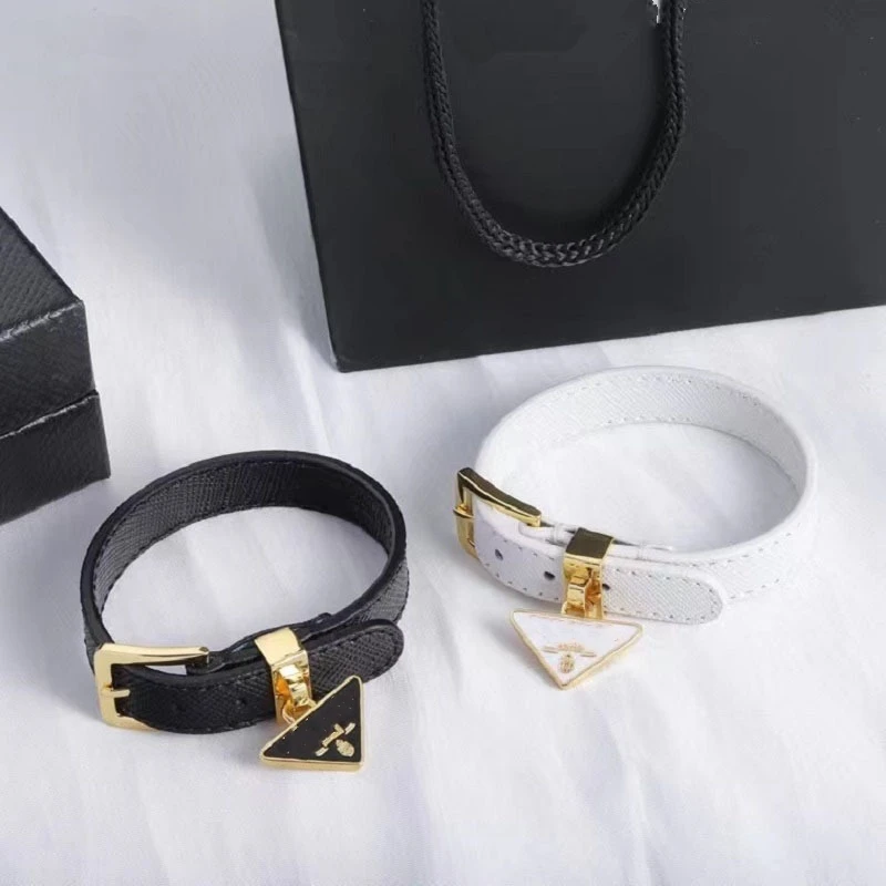 Luxury Brand Triangle Letter 925 Sterling Silver Pendant with Adhesive Bracelet Luxury Watch with Versatile Jewelry Accessories
Luxury Brand Triangle Letter 925 Sterling Silver Pendant with Adhesive Bracelet Luxury Watch with Versatile Jewelry Accessories
