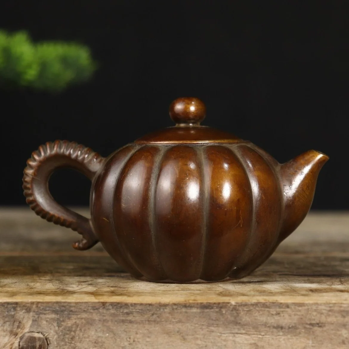 Copper kettle, pumpkin-shaped pulp, copper kettle, copper cultural boutique pumpkin pot collection Bogu frame hand pot ornaments
Copper kettle, pumpkin-shaped pulp, copper kettle, copper cultural boutique pumpkin pot collection Bogu frame hand pot ornaments