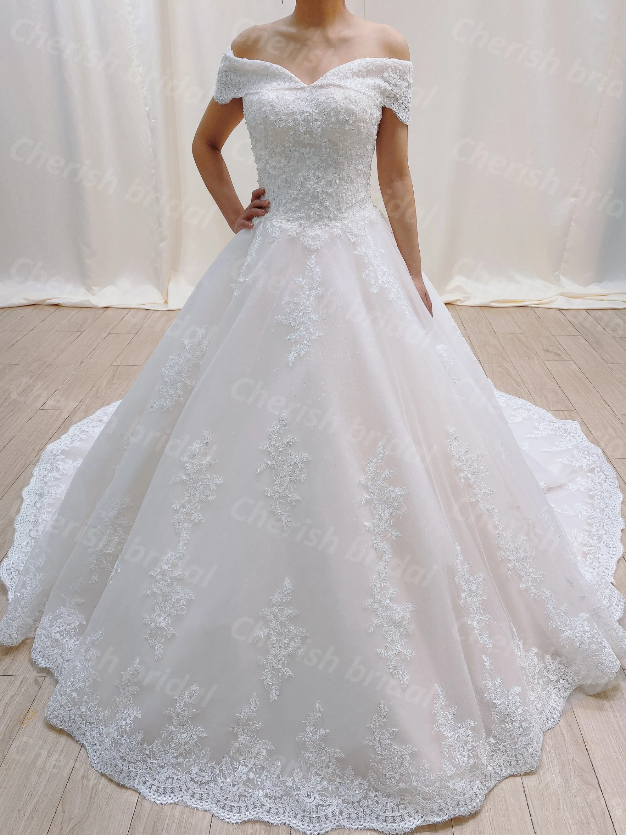 C1042B Exquisite Wedding Dress for Bride Ball Gown Dresses for Women Off Shoulder Lace Applique and Beading Bridal Dress Lace Up
C1042B Exquisite Wedding Dress for Bride Ball Gown Dresses for Women Off Shoulder Lace Applique and Beading Bridal Dress Lace Up