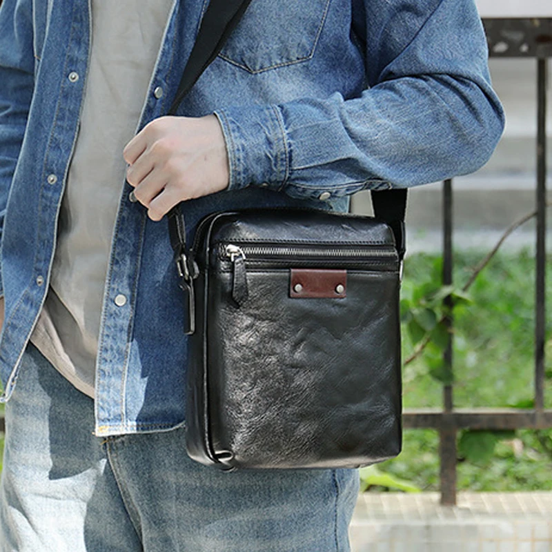AETOO Texture head layer cowhide hand scratch single shoulder bag white-collar business commuting leather men's bag handmade le
AETOO Texture head layer cowhide hand scratch single shoulder bag white-collar business commuting leather men's bag handmade le