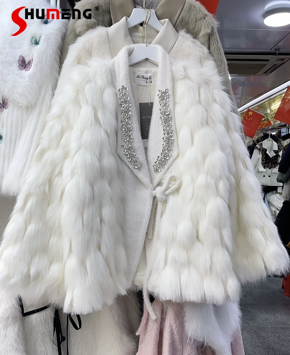 

2023 Winter Rhinestone Elegant Temperament Socialite Imitation Fox Fur Coat Female Fashion Young Atmospheric Plush Coats