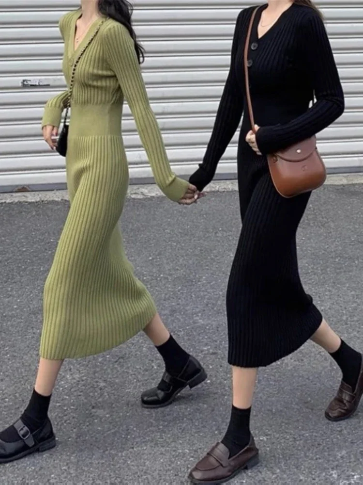 2023 autumn temperament V-neck long over the knee high waist sweater dress slimming bottom knit dress woman
2023 autumn temperament V-neck long over the knee high waist sweater dress slimming bottom knit dress woman