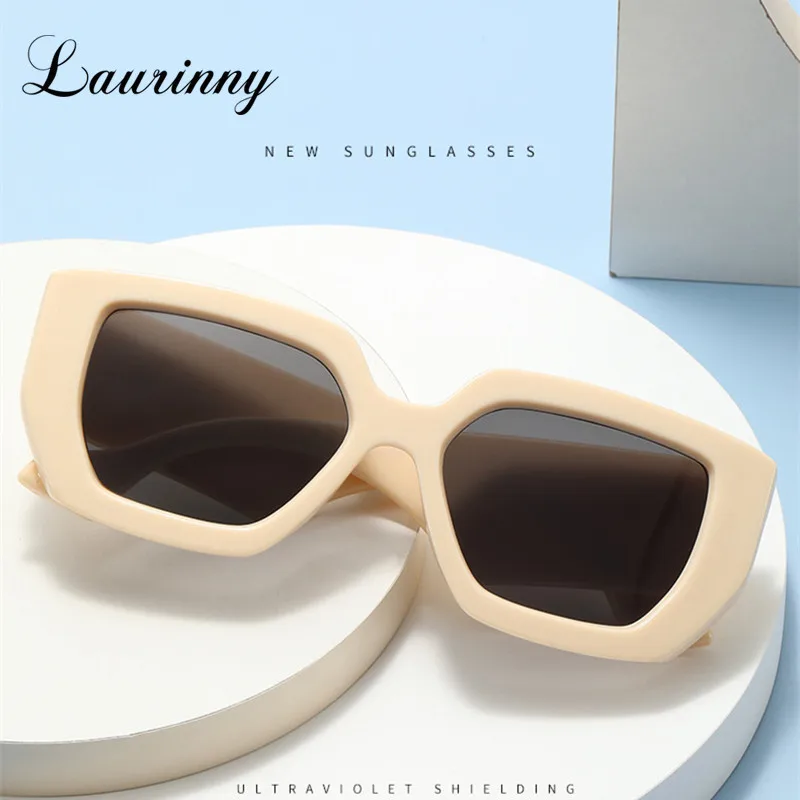 Big Frame Vintage Square Sunglasses Women Street Shooting All-Match Trend Man Designer Glasses Anti Glare UV400 Driver Mirror
Big Frame Vintage Square Sunglasses Women Street Shooting All-Match Trend Man Designer Glasses Anti Glare UV400 Driver Mirror