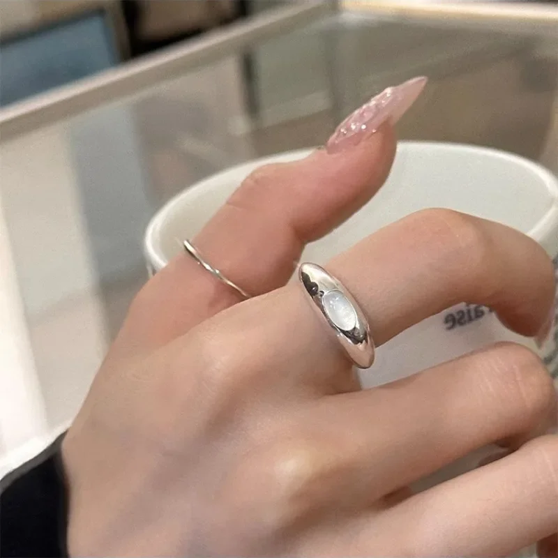 

Женское кольцо из серебра 925 пробы с лунным камнем
