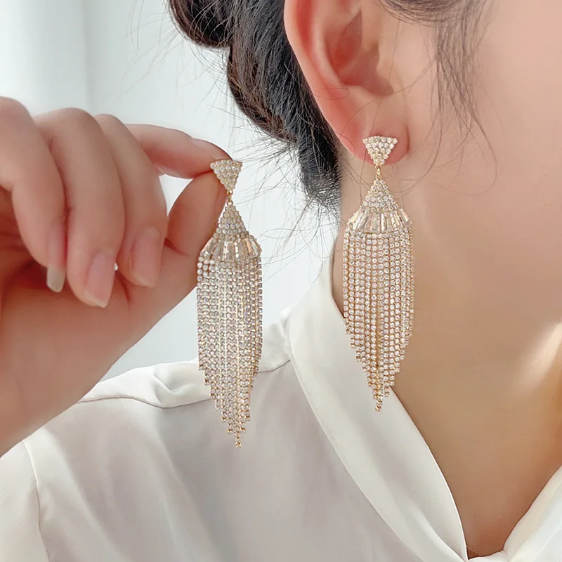 

Europe and the United States fashion earrings women advanced sense of atmospheric trend light luxury long fringe earrings