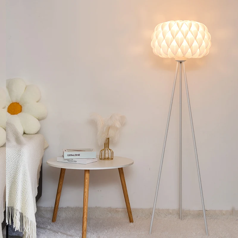 

Напольная Лампа на штативе, современный простой скандинавский светильник для гостиной, дивана, спальни, прикроватного столика, декоративное освещение для создания атмосферы