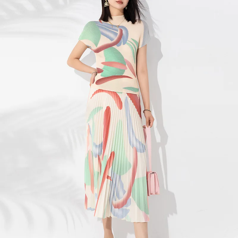 Women's new Pleated fashion temperament printed two-piece short-sleeved top skirt set
Women's new Pleated fashion temperament printed two-piece short-sleeved top skirt set