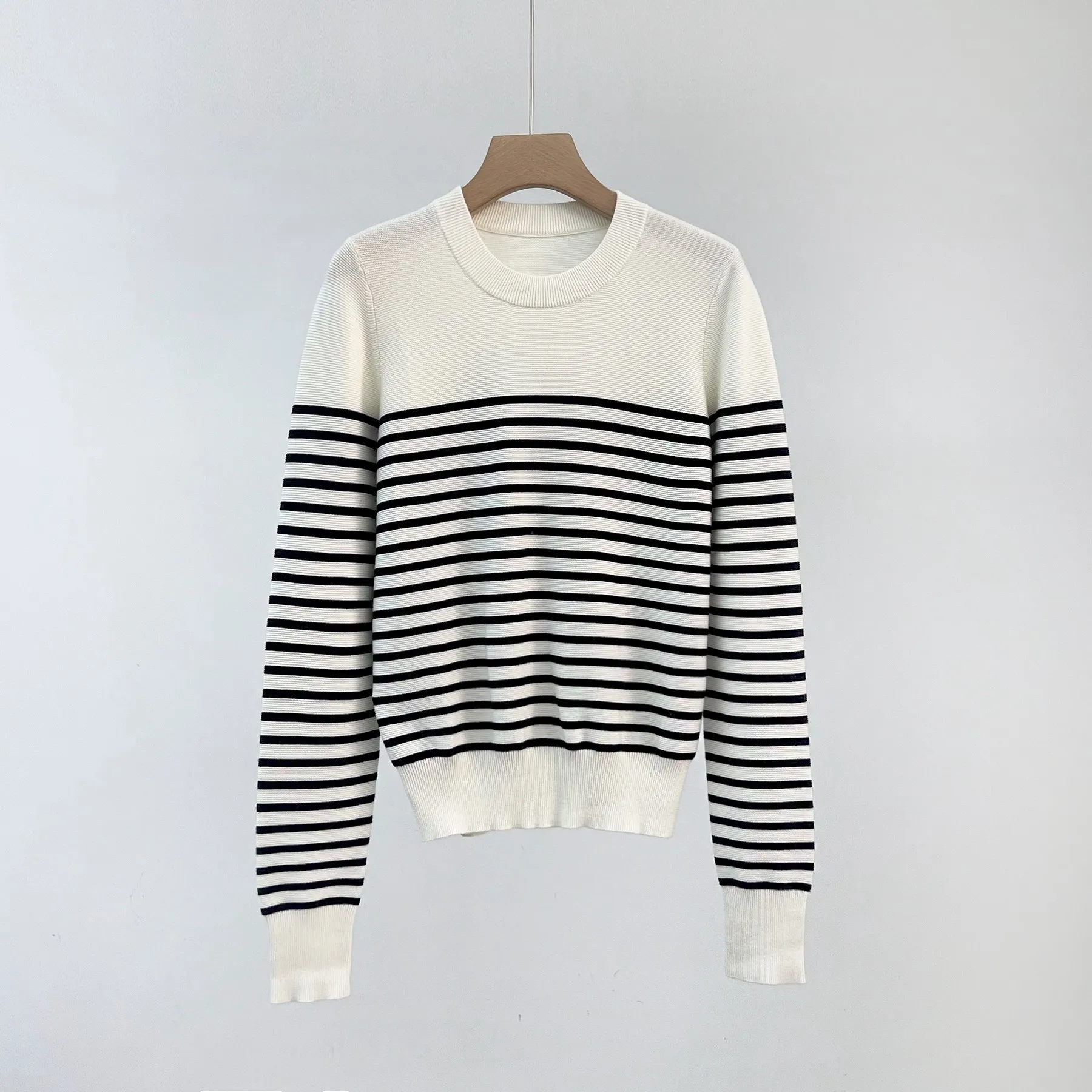 Новинка Зима-осень 2023, Женский Классический Полосатый хлопковый свитер 0925
Новинка Зима-осень 2023, Женский Классический Полосатый хлопковый свитер 0925