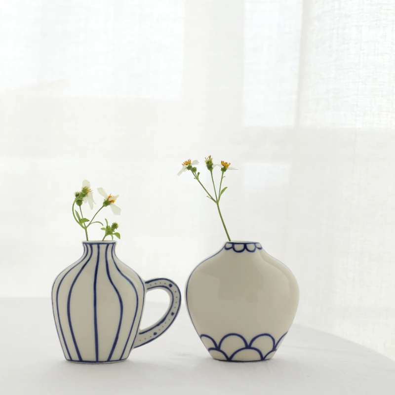 Vase Ceramic Small Double-Sided Hand-Painted Stripes Suitable for Home Living Room Bedroom Dining Desktop Decoration NordicStyle
Vase Ceramic Small Double-Sided Hand-Painted Stripes Suitable for Home Living Room Bedroom Dining Desktop Decoration NordicStyle