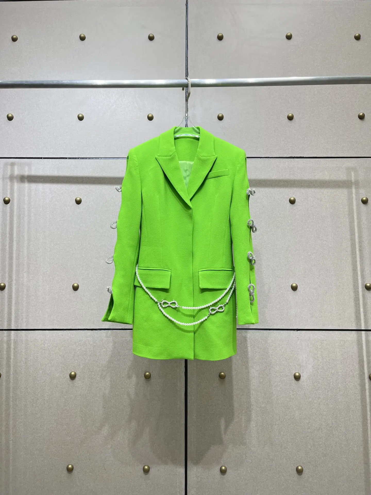 2023 Autumn/Winter Fashion New Women's Clothing Diamond Decorations Bow Suit 0905 
2023 Autumn/Winter Fashion New Women's Clothing Diamond Decorations Bow Suit 0905