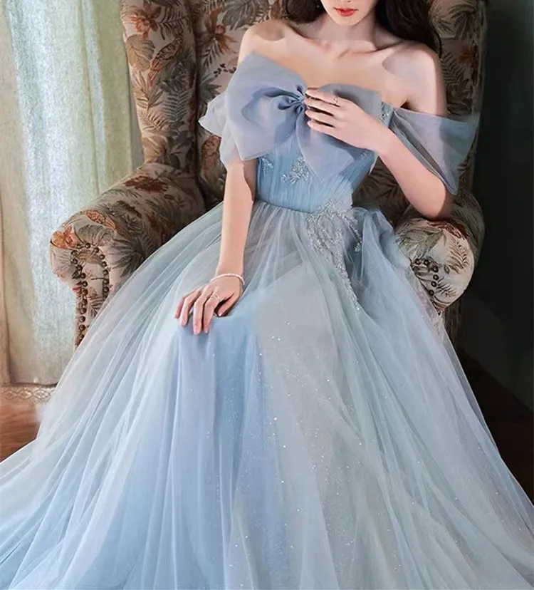 Elegant Off The Shoulder Blue Graduation Prom Dress Exquisite Appliques A-Line Floor-Length Tulle Long Evening Gowns For Wedding
Elegant Off The Shoulder Blue Graduation Prom Dress Exquisite Appliques A-Line Floor-Length Tulle Long Evening Gowns For Wedding