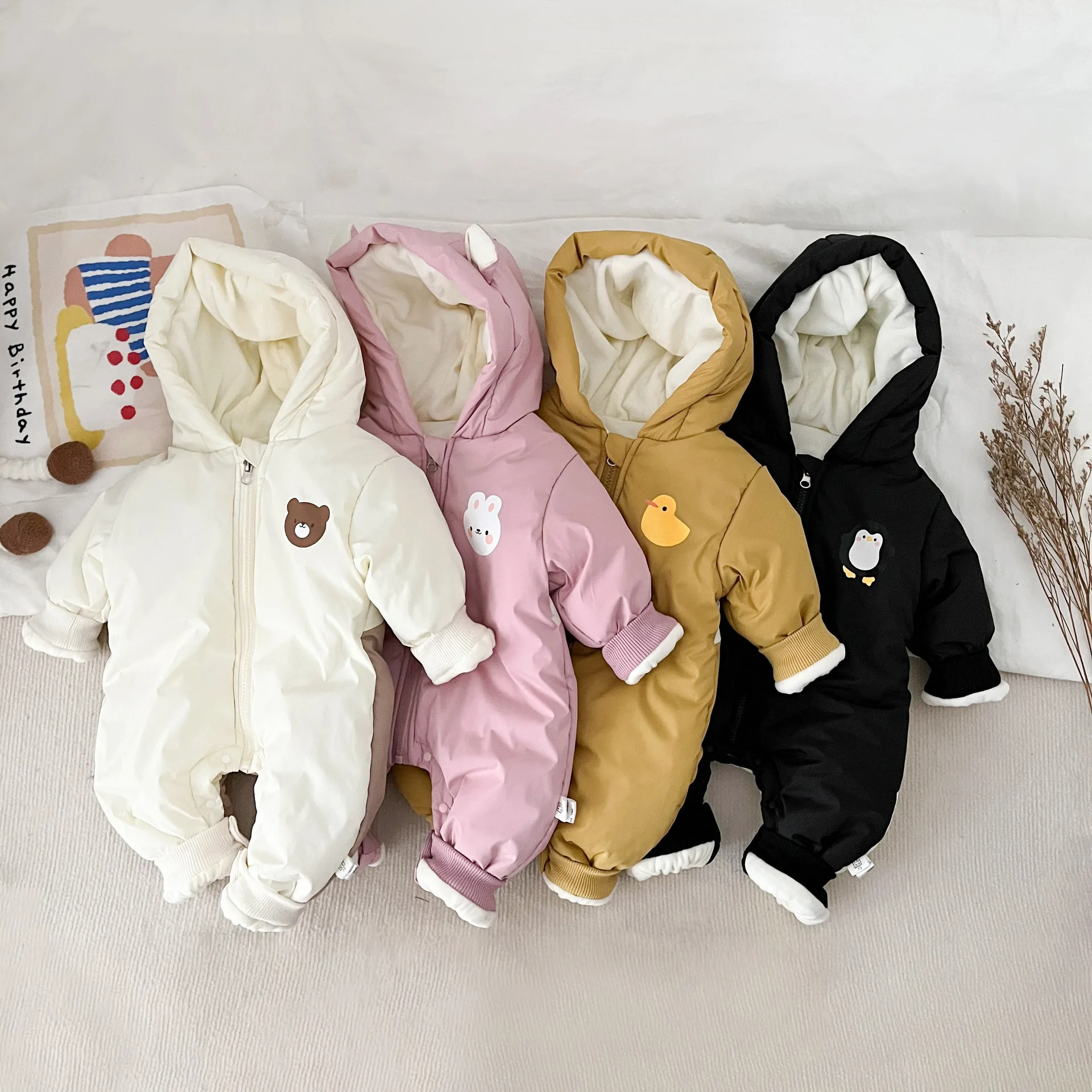 Korean Winter Baby Boys Jumpsuit Plus Velvet Thick Hooded Cartoon Infant Boys Rompers Cotton Padded Toddler Boys Snowwears
Korean Winter Baby Boys Jumpsuit Plus Velvet Thick Hooded Cartoon Infant Boys Rompers Cotton Padded Toddler Boys Snowwears