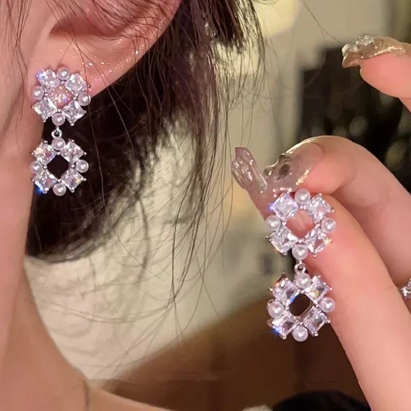 New High-end Geometric Square Zircon Pearl Earrings Women's Personalized Fashion Daily Accessories Party Jewelry Birthday Gifts
New High-end Geometric Square Zircon Pearl Earrings Women's Personalized Fashion Daily Accessories Party Jewelry Birthday Gifts