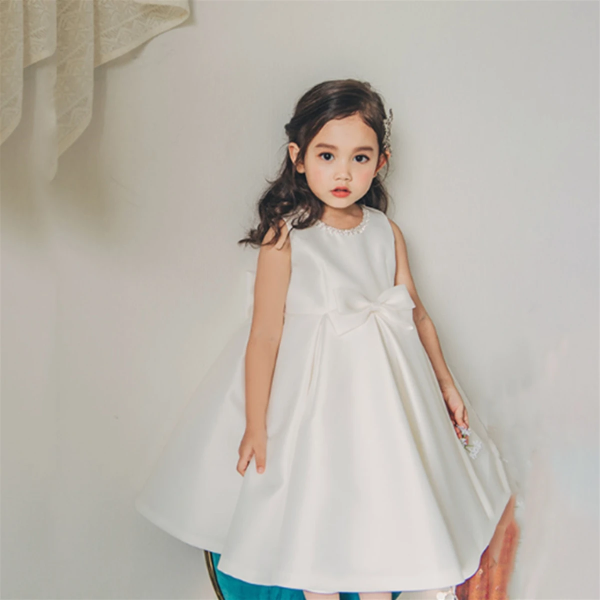 Flower Girl Dress White Satin Beaded Round Neck Bow Belt Wedding Cute Little Flower Child First Eucharist Birthday Ball Dress
Flower Girl Dress White Satin Beaded Round Neck Bow Belt Wedding Cute Little Flower Child First Eucharist Birthday Ball Dress