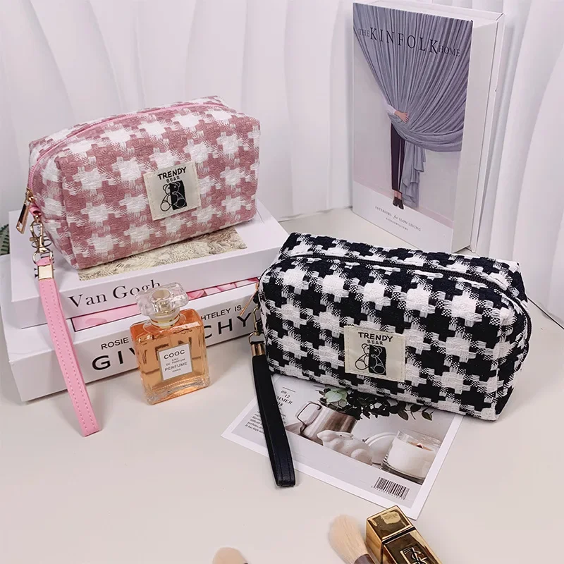 

2023 Small Fragrance Makeup Bag Classic Vintage Tweed Hand Bag Thousand Bird Lattice New Storage Bag Fresh Toiletry Bag