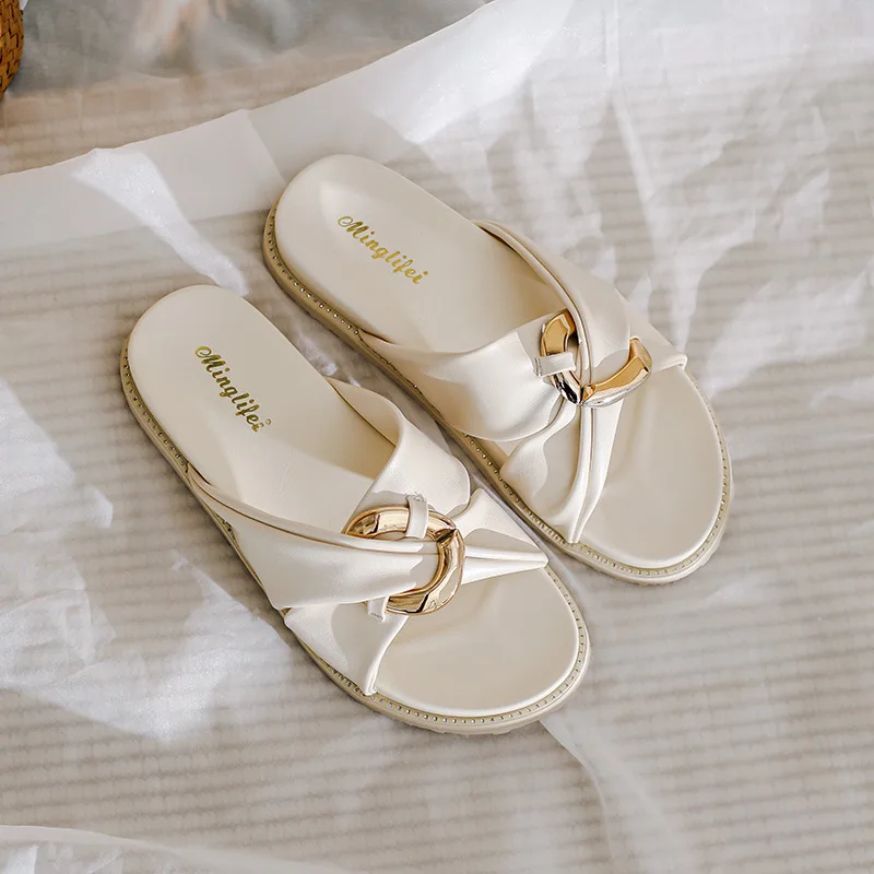 2023 Summer New Versatile Soft Sole Anti Slip Beach Shoes with Flat Bottom Cross Over Wear Women's Sandals XHD 962-8
2023 Summer New Versatile Soft Sole Anti Slip Beach Shoes with Flat Bottom Cross Over Wear Women's Sandals XHD 962-8