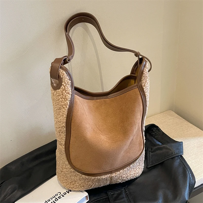 Trendy Brand Designer Lamb Wool Shoulder Bag Bucket Women Handbags And Purse 2023 Winter New Lady's Suede Leather Messenger Bag
Trendy Brand Designer Lamb Wool Shoulder Bag Bucket Women Handbags And Purse 2023 Winter New Lady's Suede Leather Messenger Bag