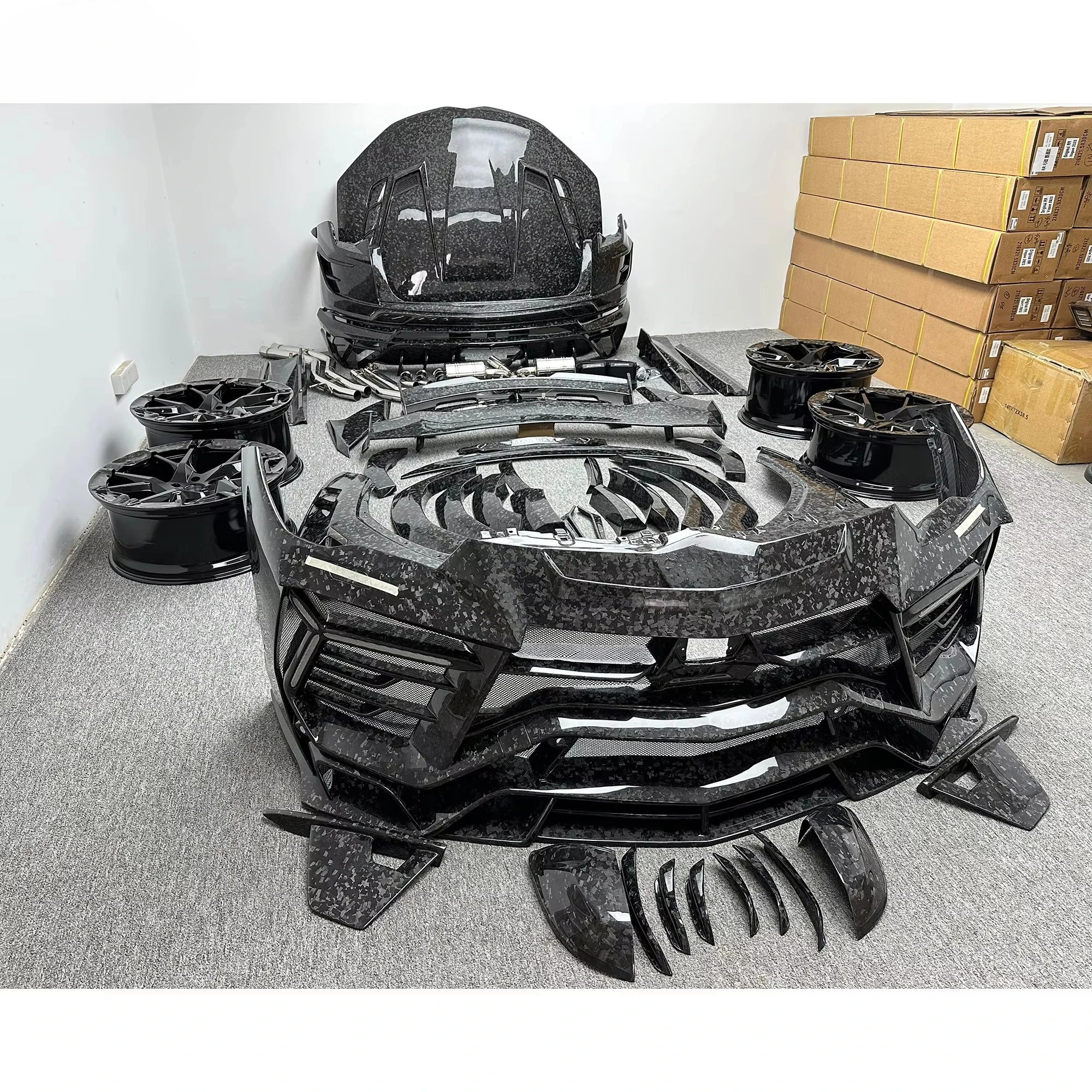 Upgrade Latest Dry Forged Carbon Fiber Auto Parts Gen III Body Kit With Bumper Hood Fenders Wing Exhaust for Lambo URUS Upgrade Latest Dry Forged Carbon Fiber Auto Parts Gen III Body Kit With Bumper Hood Fenders Wing Exhaust for Lambo URUS