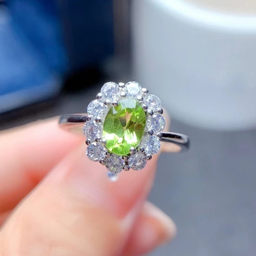 Classic Crystal Ring 0.7ct 5mm*7mm Natural Peridot Ring 925 Silver Peridot Jewelry with 3 Layers 18K Gold Plating
Classic Crystal Ring 0.7ct 5mm*7mm Natural Peridot Ring 925 Silver Peridot Jewelry with 3 Layers 18K Gold Plating