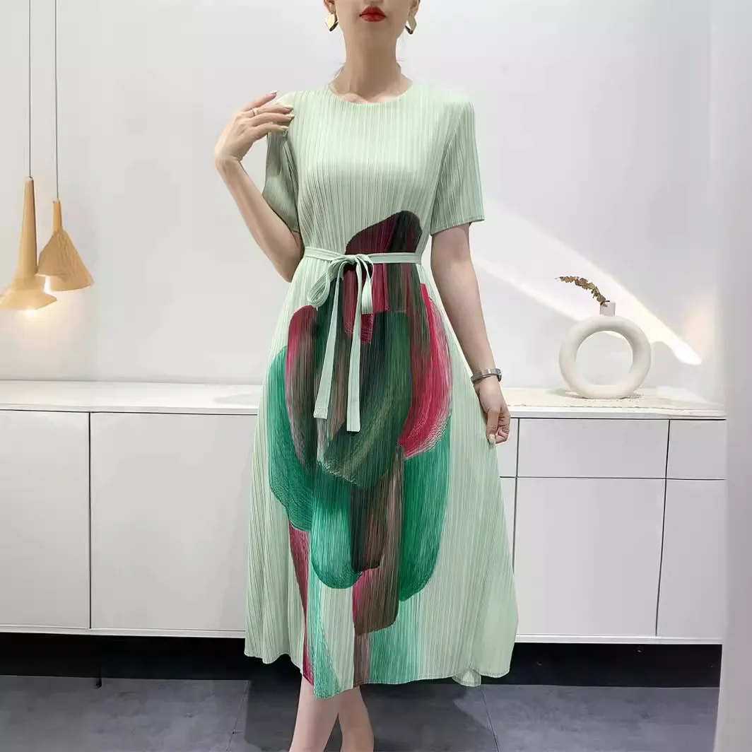 Miyake Pleated Dress for Women 2024 Summer New Fashion Printed Round Neck Short-sleeved Belt Casual Elegant Mid-length Skirt
Miyake Pleated Dress for Women 2024 Summer New Fashion Printed Round Neck Short-sleeved Belt Casual Elegant Mid-length Skirt