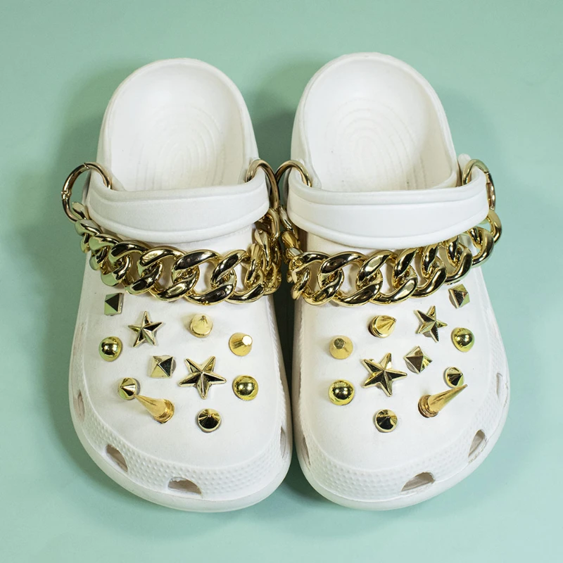 Luxury Metal Rivet Shoes Charms for Crocs Whole Set Punk Designer Charms DIY Vintage Chain Garden Shoe Accessories High Quality
Luxury Metal Rivet Shoes Charms for Crocs Whole Set Punk Designer Charms DIY Vintage Chain Garden Shoe Accessories High Quality