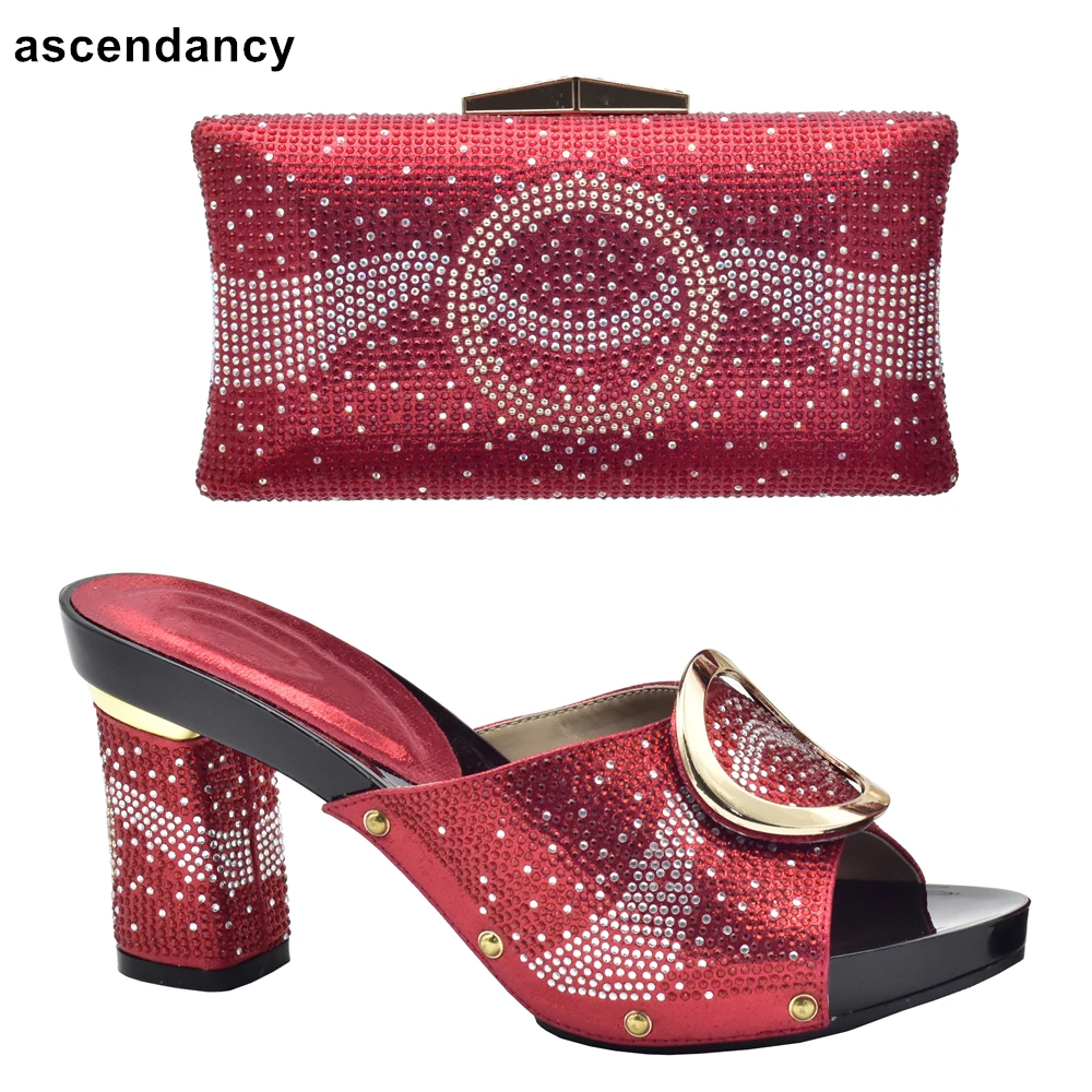 Red Color African Italian Shoes and Bag Set Decorated with Rhinestone Nigerian Party Shoes and Bag Set Shoes and Bags To Match
Red Color African Italian Shoes and Bag Set Decorated with Rhinestone Nigerian Party Shoes and Bag Set Shoes and Bags To Match