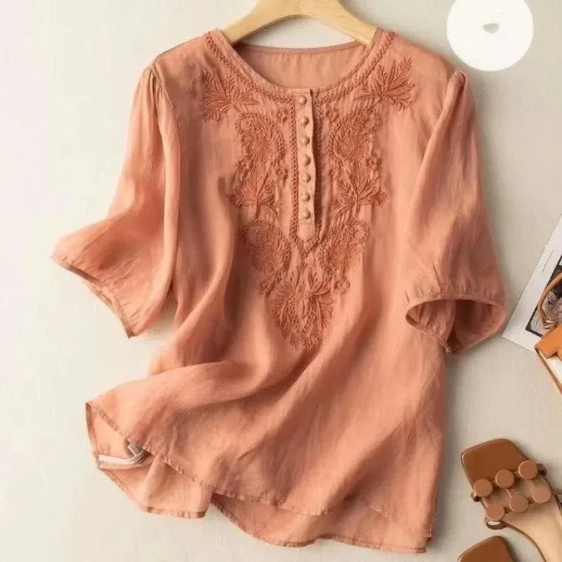 Summer New Women's Fashion Retro Loose Crew Neck T-shirt Solid Color Embroidered Button Short Sleeve All-match Cotton Linen Tops
Summer New Women's Fashion Retro Loose Crew Neck T-shirt Solid Color Embroidered Button Short Sleeve All-match Cotton Linen Tops