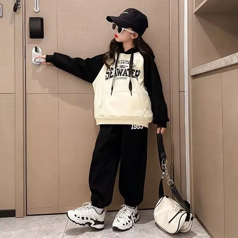 2023 Spring and Autumn Girls Outfits Junior Kids Letter Loose Large Pocket Hooded Sweater+Pants 2Pcs School Loungewear Tracksuit
2023 Spring and Autumn Girls Outfits Junior Kids Letter Loose Large Pocket Hooded Sweater+Pants 2Pcs School Loungewear Tracksuit