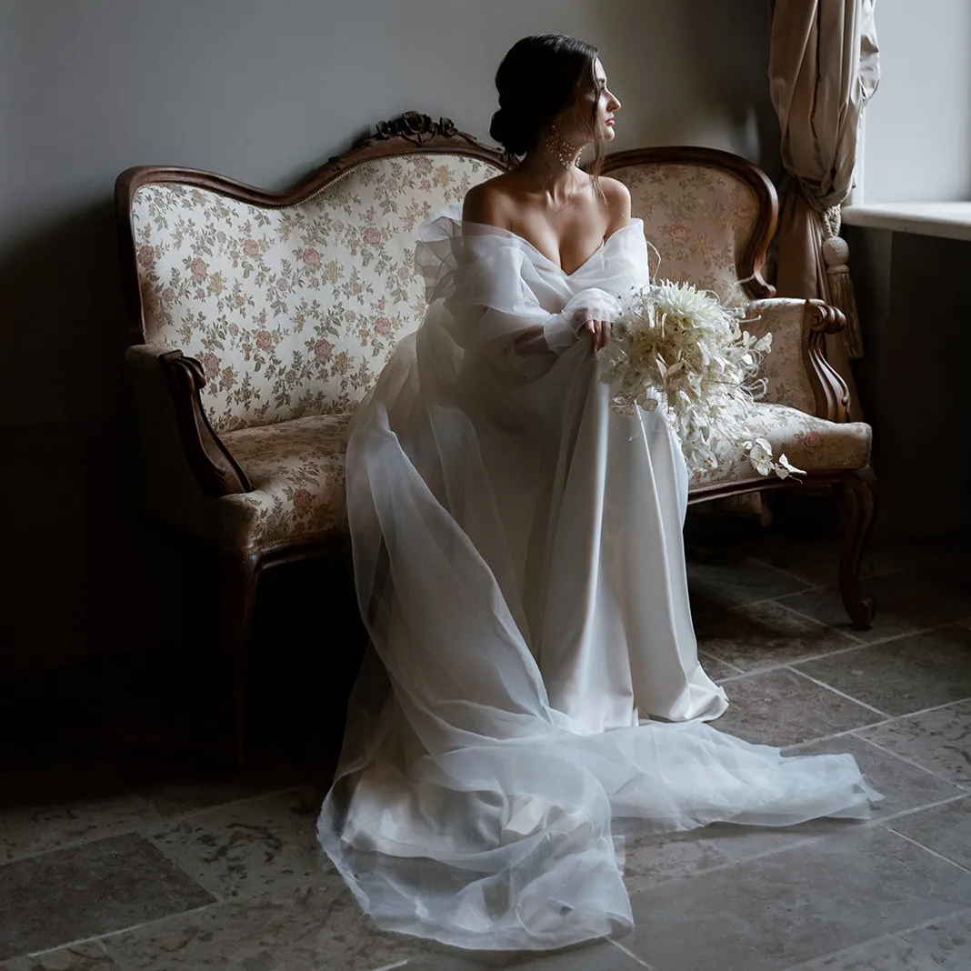 A-Line Sexy Wedding Dress Long Sleeves Open Back Off-Shoulder Bride Gown Backless Satin Elegant Robe De Mariée Wedding Gown
A-Line Sexy Wedding Dress Long Sleeves Open Back Off-Shoulder Bride Gown Backless Satin Elegant Robe De Mariée Wedding Gown