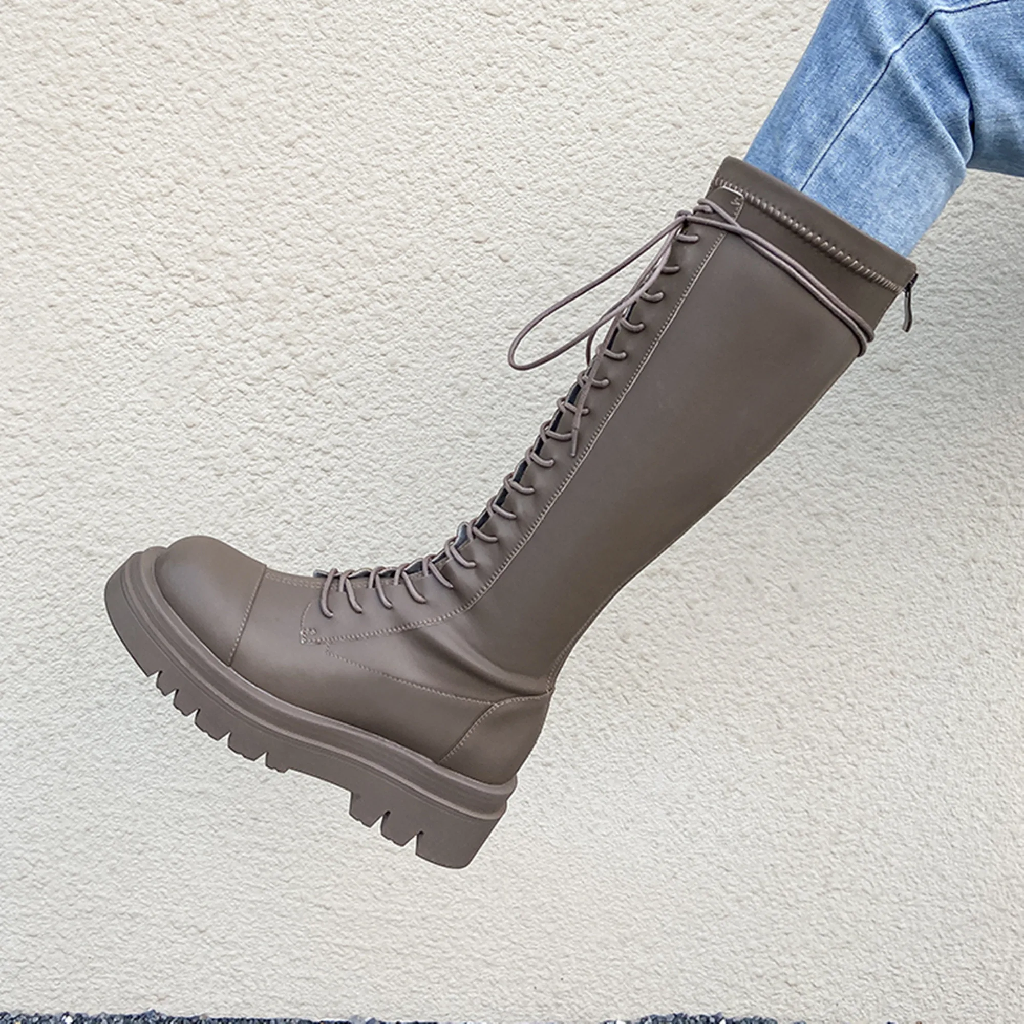 New Winter Women Shoes Lace Up Knee High Boots Flats Casual Shoes Sneakers Comfortable Girls Long Boots Big Size34-43
New Winter Women Shoes Lace Up Knee High Boots Flats Casual Shoes Sneakers Comfortable Girls Long Boots Big Size34-43
